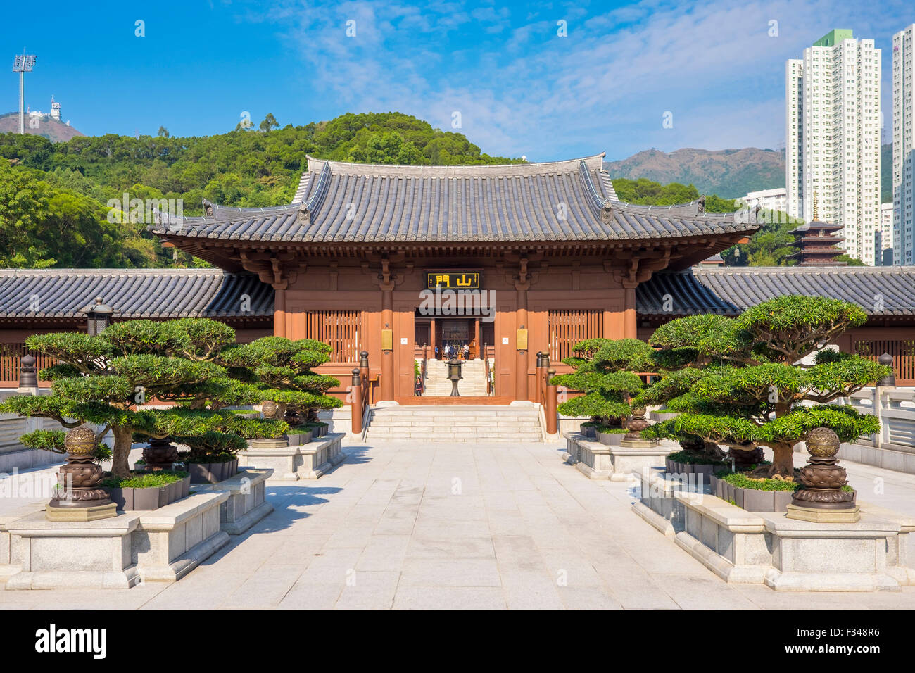 Front entrance to Chi Lin Nunnery, Hong Kong Stock Photo