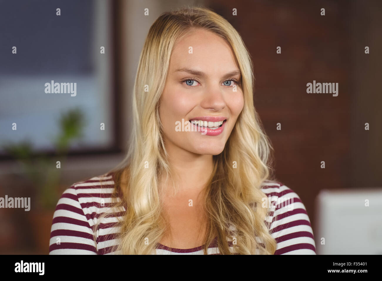 Smiling woman office hi-res stock photography and images - Alamy