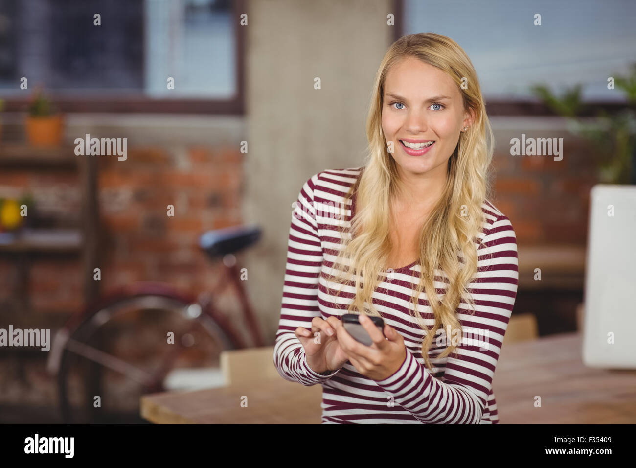 Blonde businesswoman texting smiling camera hi-res stock photography and  images - Alamy