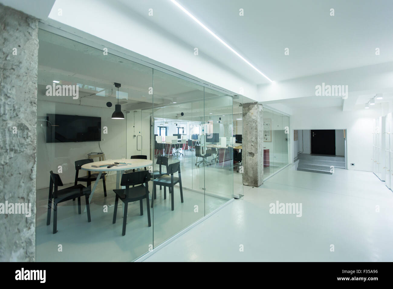 Modern desktop room hi-res stock photography and images - Alamy