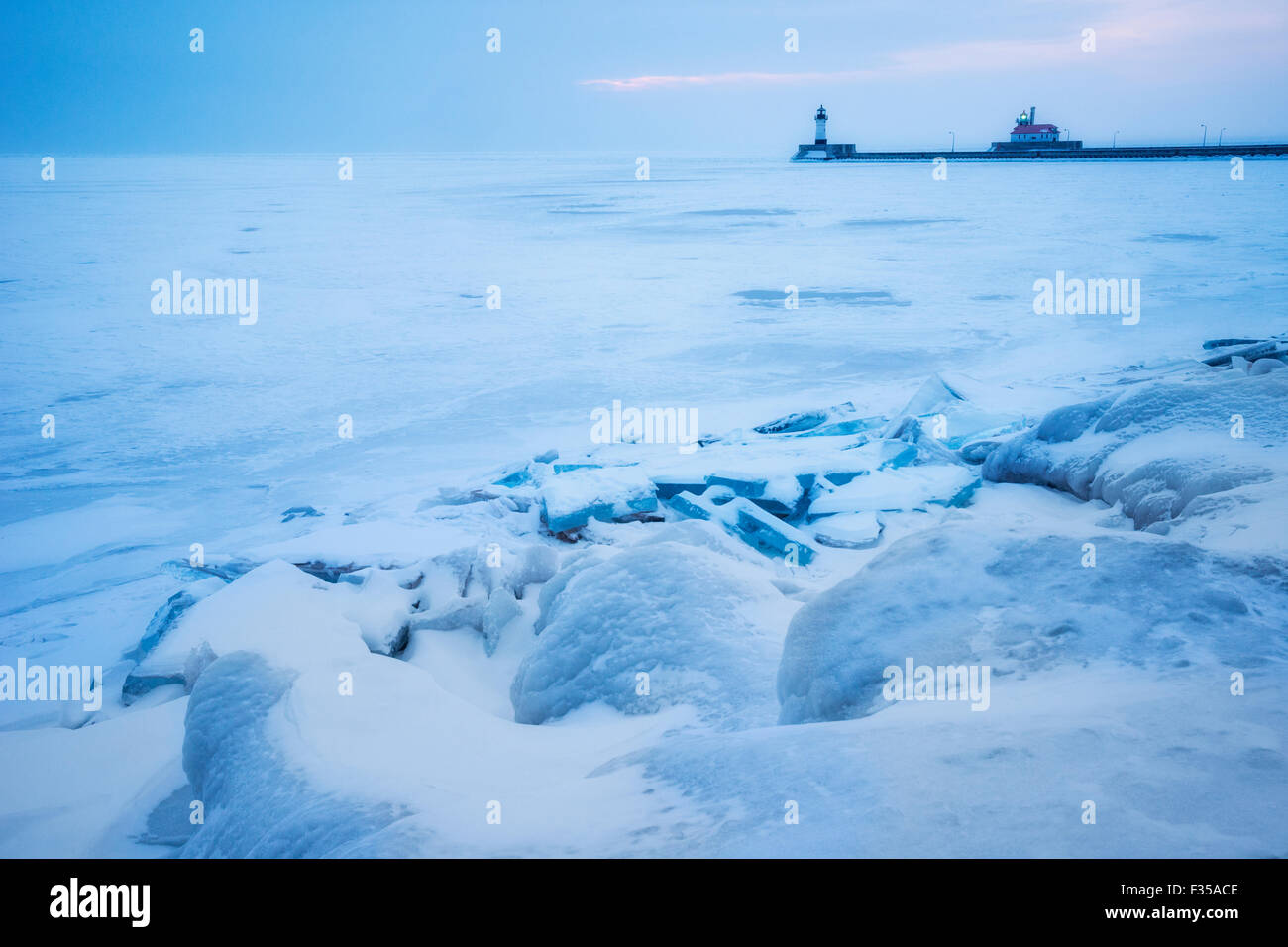 Canal pier on Lake Superior in winter, Duluth, Minnesota, USA Stock Photo