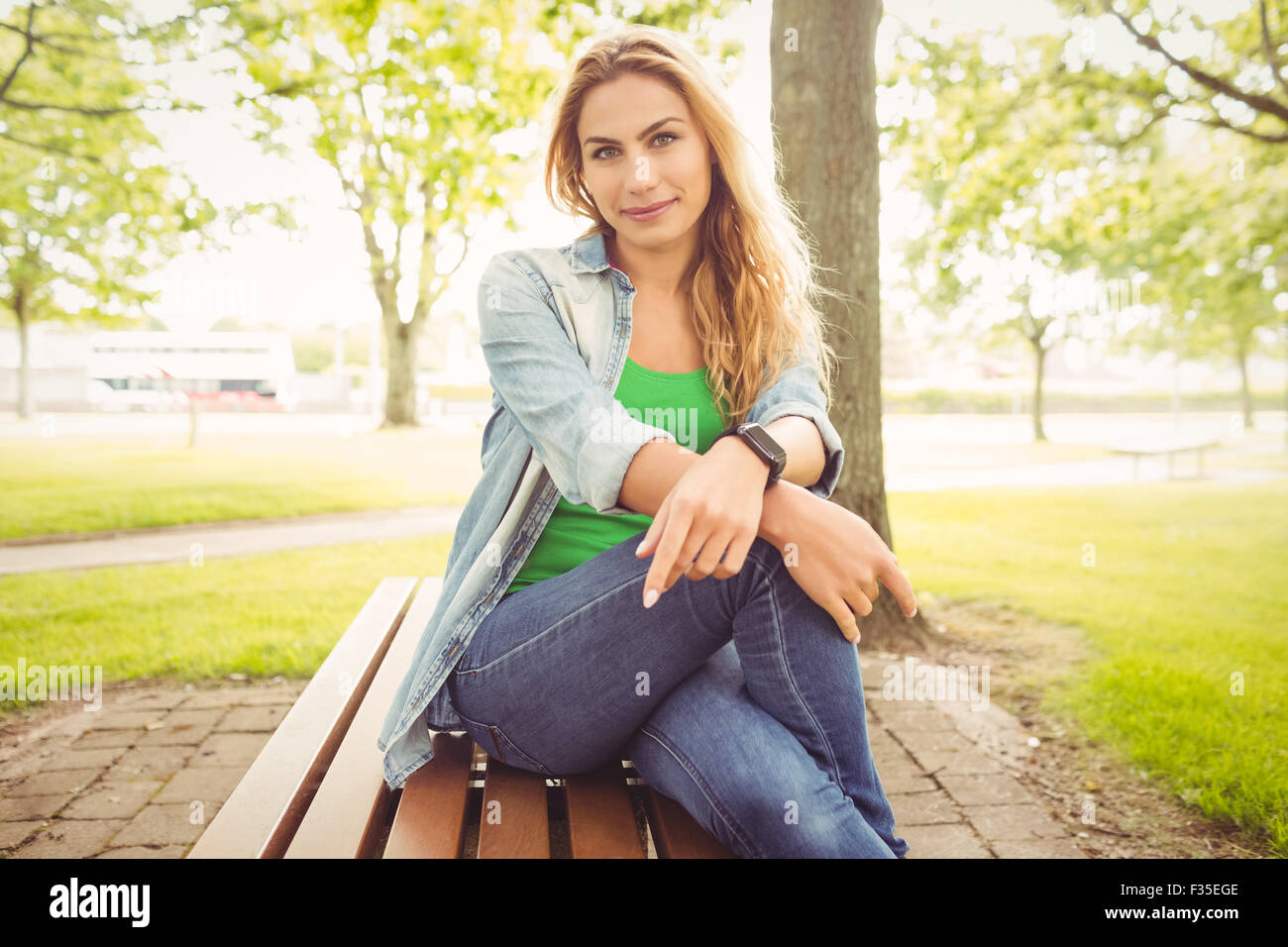 Smiling park hi-res stock photography and images - Alamy