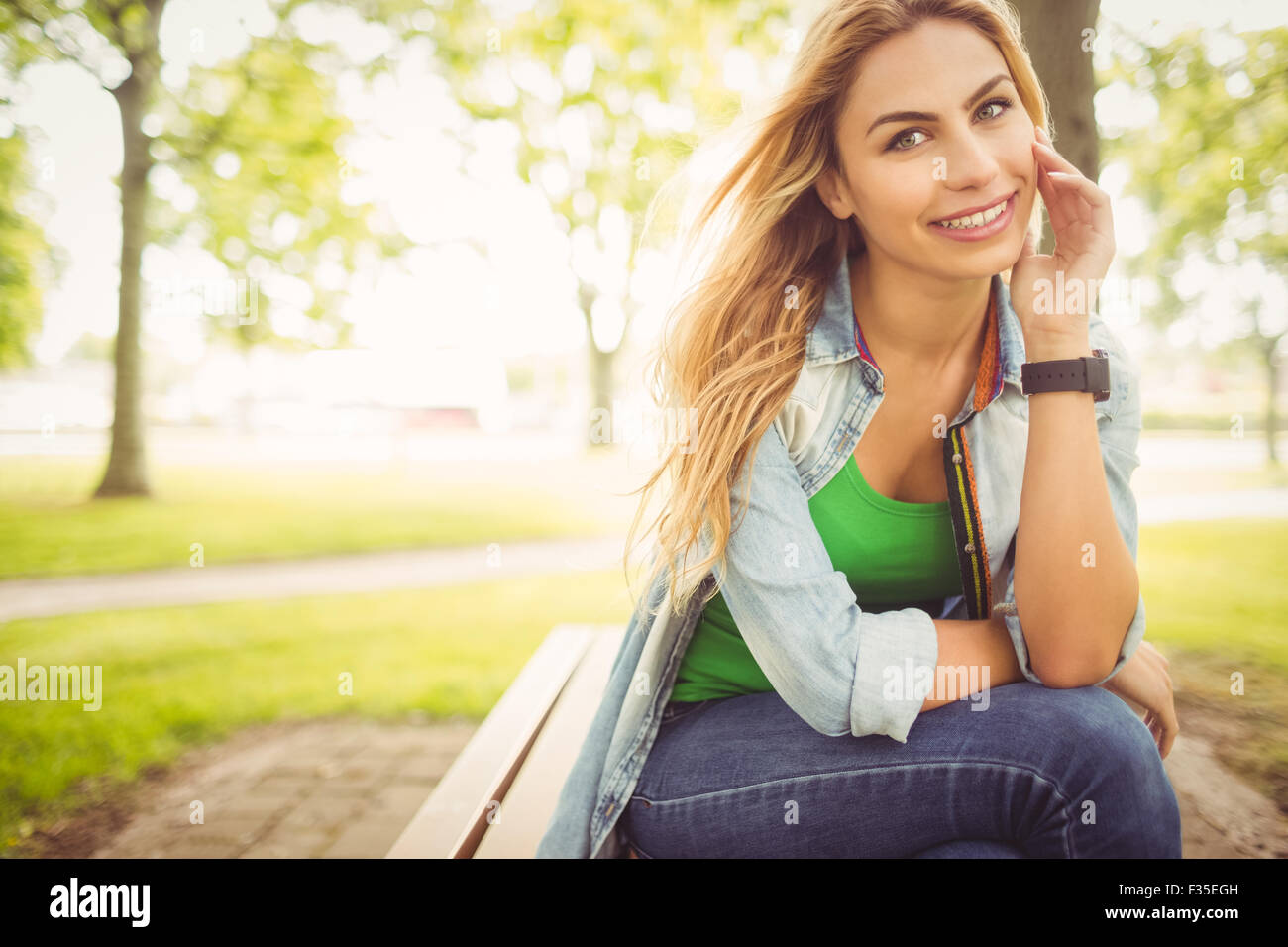 Beautiful legs crossed hi-res stock photography and images - Alamy