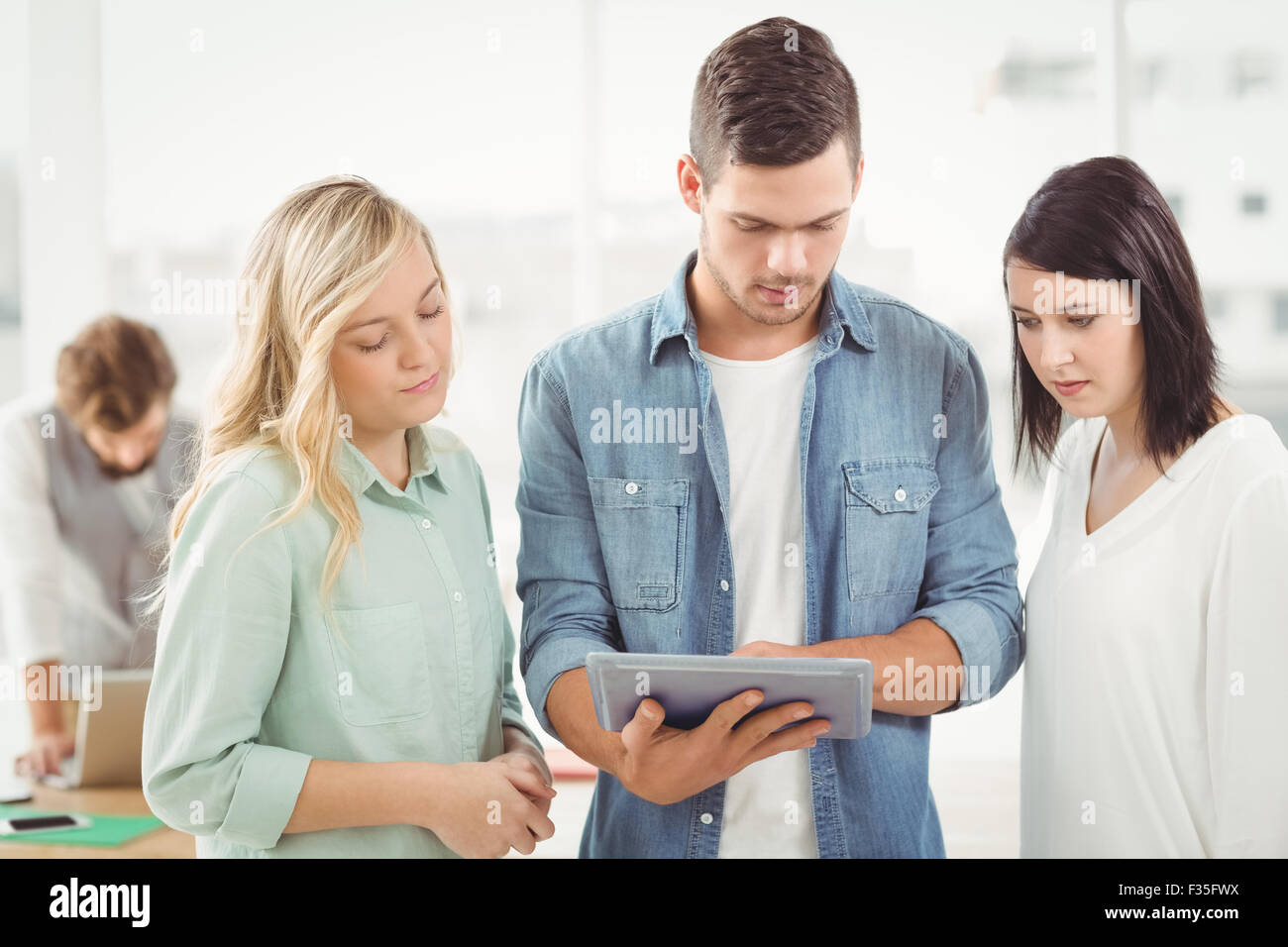 Business people digital technology hi-res stock photography and images ...