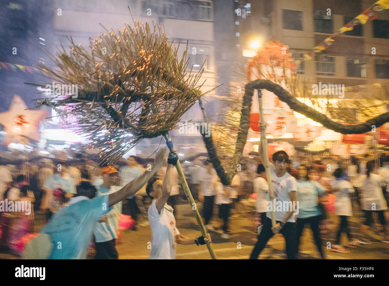 Mid autumn fire dragon dance hi-res stock photography and images - Alamy