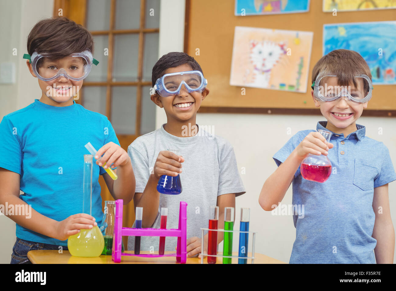 Pupil Science Pupils at science lesson in classroom Stock Photo - Alamy