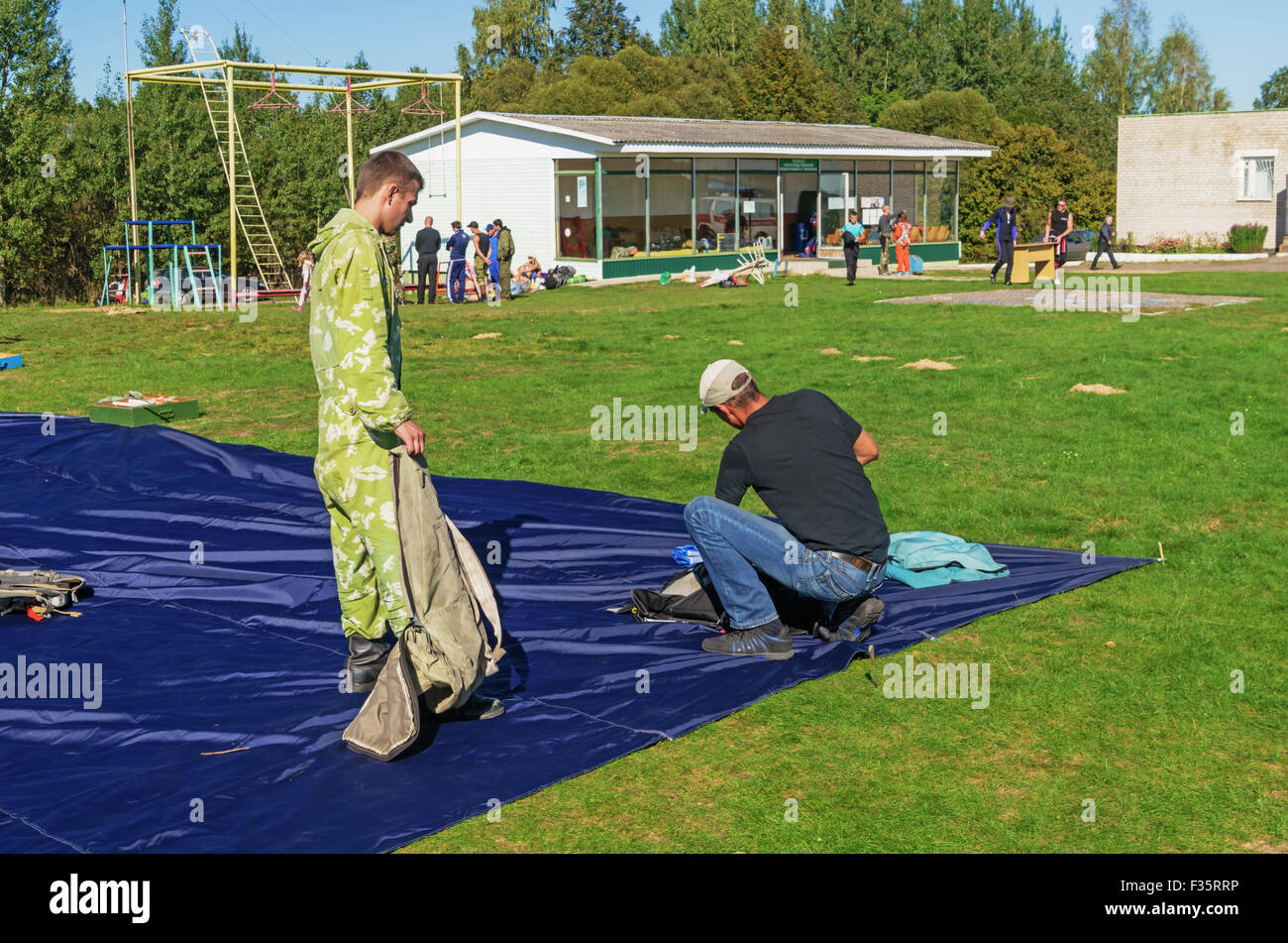 Parachutists 2014. Packing of parachutes Stock Photo Alamy