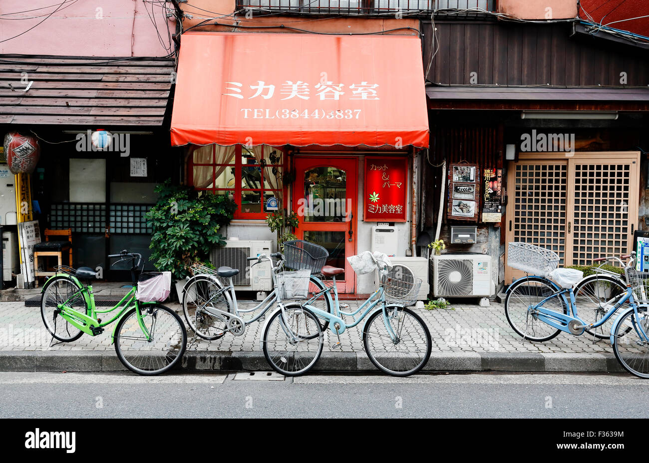 Tokyo Beauty Salon Stock Photo - Alamy