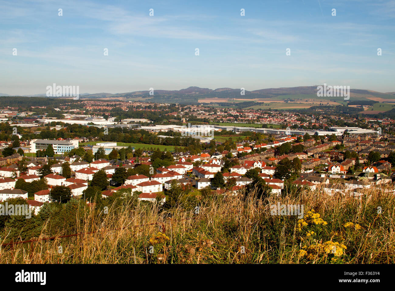 Dundee, Tayside, Scotland, UK, 30th September 2015. UK Weather: Indian summer sweeping across Dundee. A sunny warm autumn morning with patchy fog and thick haze over the River Tay and Dundee City. Minimum Temperature 14°C rising to  22°C by mid afternoon. © Dundee Photographics / Alamy Live News. Stock Photo