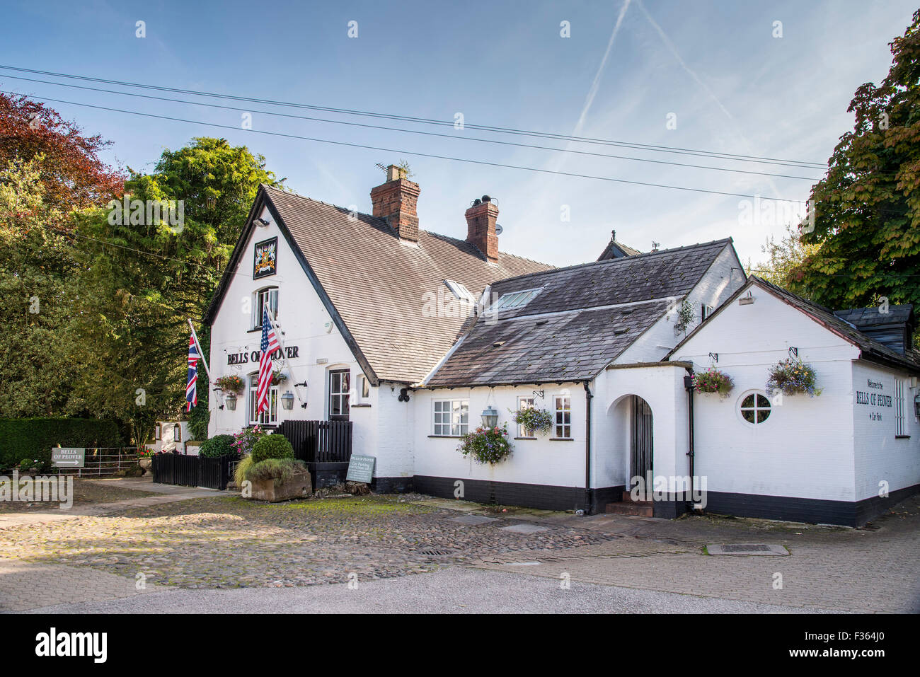The Bells of Peover public house and country restaurant Lower Peover Cheshire North West England. Stock Photo