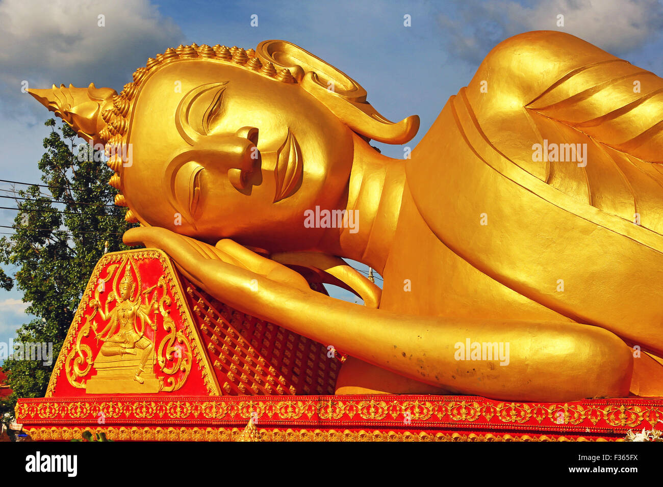 Giant sleeping buddha hires stock photography and images Alamy