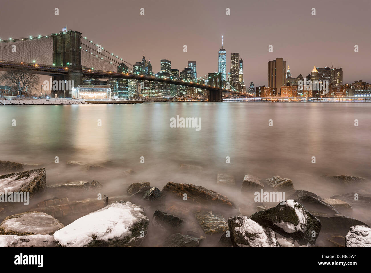 Brooklyn Bridge on a cold winter night Stock Photo Alamy