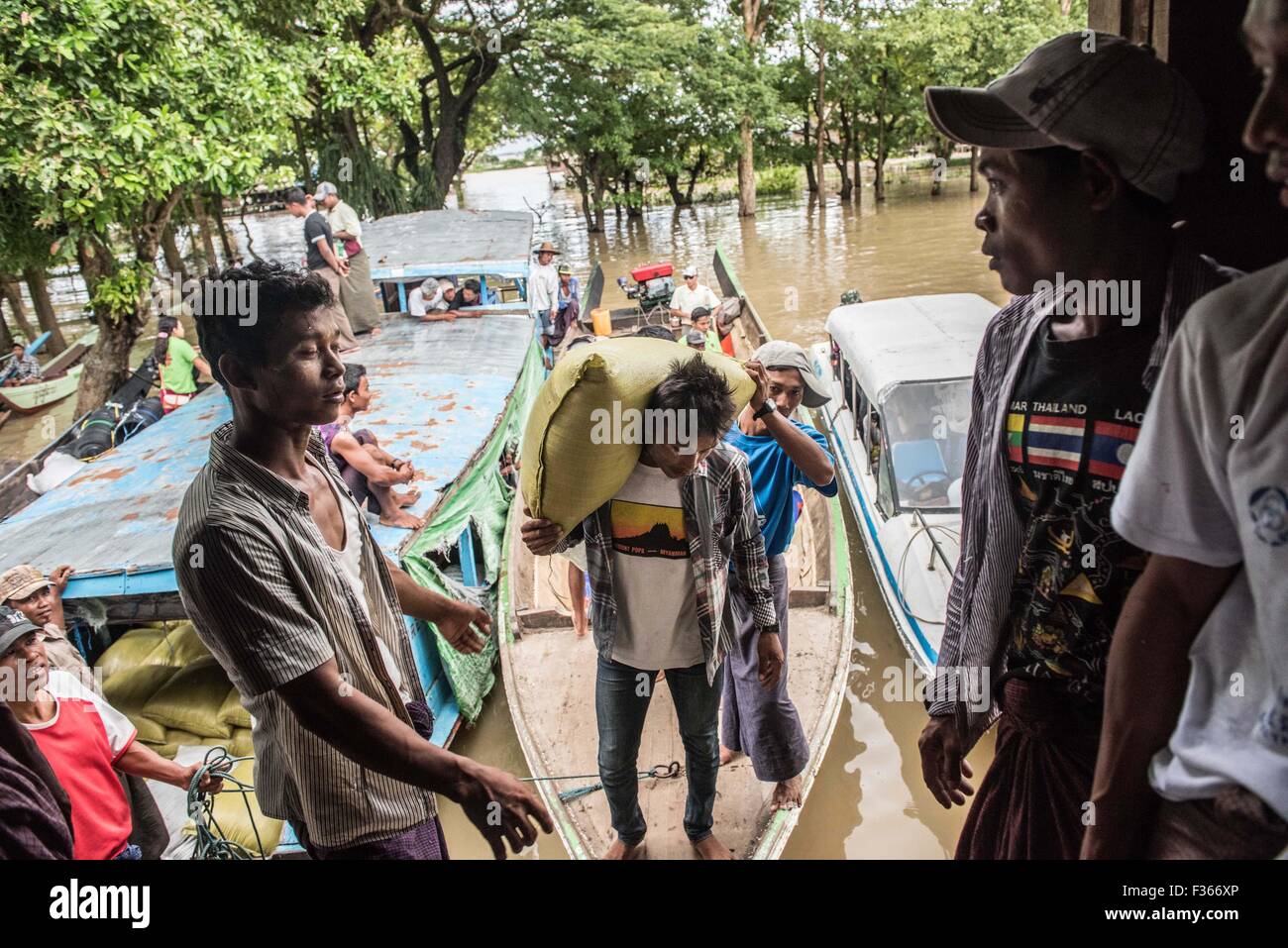 Humanitarian food aid hi-res stock photography and images - Alamy