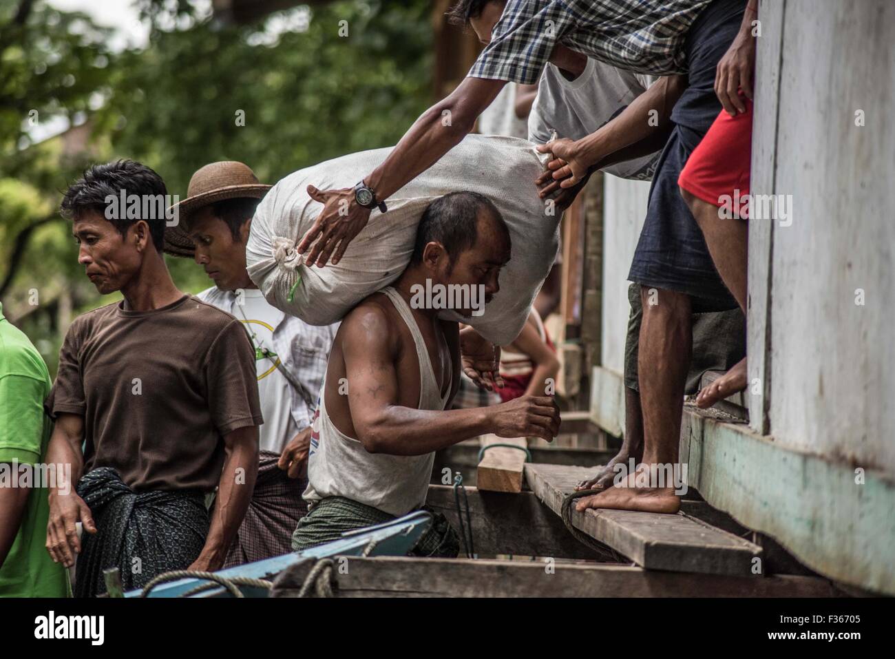 Humanitarian food aid hi-res stock photography and images - Alamy