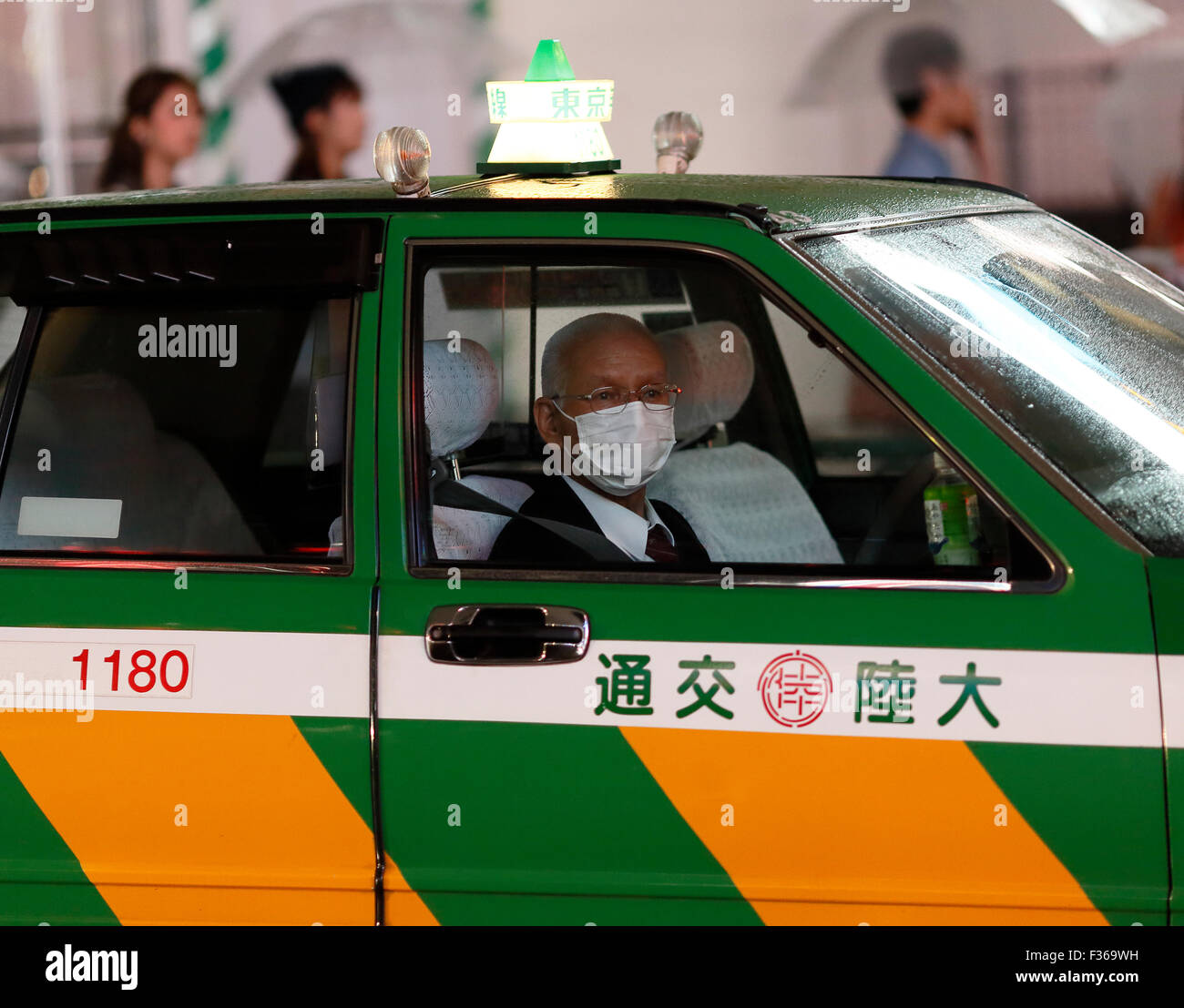 Tokyo taxi driver Stock Photo - Alamy