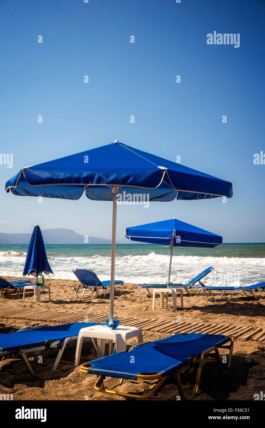 Empty deck chairs hi-res stock photography and images - Alamy