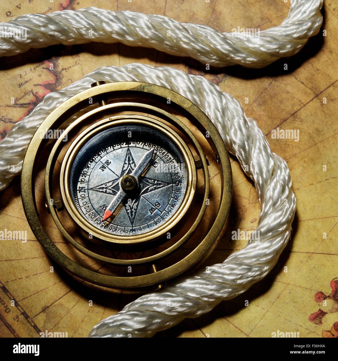 Ship compass old hi-res stock photography and images - Alamy