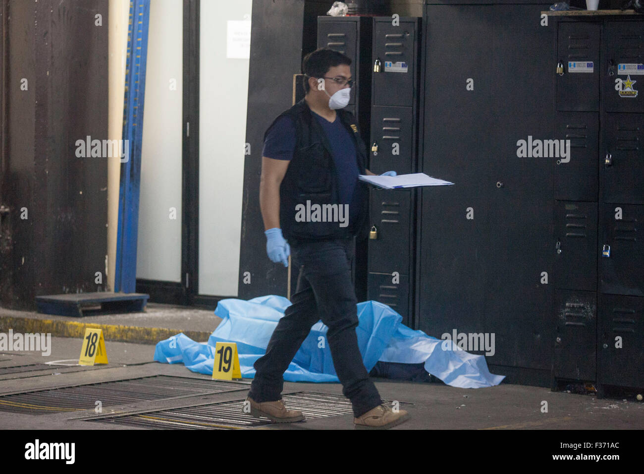 Guatemala City, Guatemala. 30th Sep, 2015. A prosecutor from Public Prosecutor's Office investigates in the Tower of Courts, in Guatemala City, capital of Guatemala, Sept. 30, 2015. A gang member was killed and two others wounded by rival gangsters of Barrio 18 and Mara Salvatrucha while they were held under custody in the Tower of Courts basement, located in the Civic Center of the Guatemalan capital, according to local press information. Credit:  Luis Echeverria/Xinhua/Alamy Live News Stock Photo