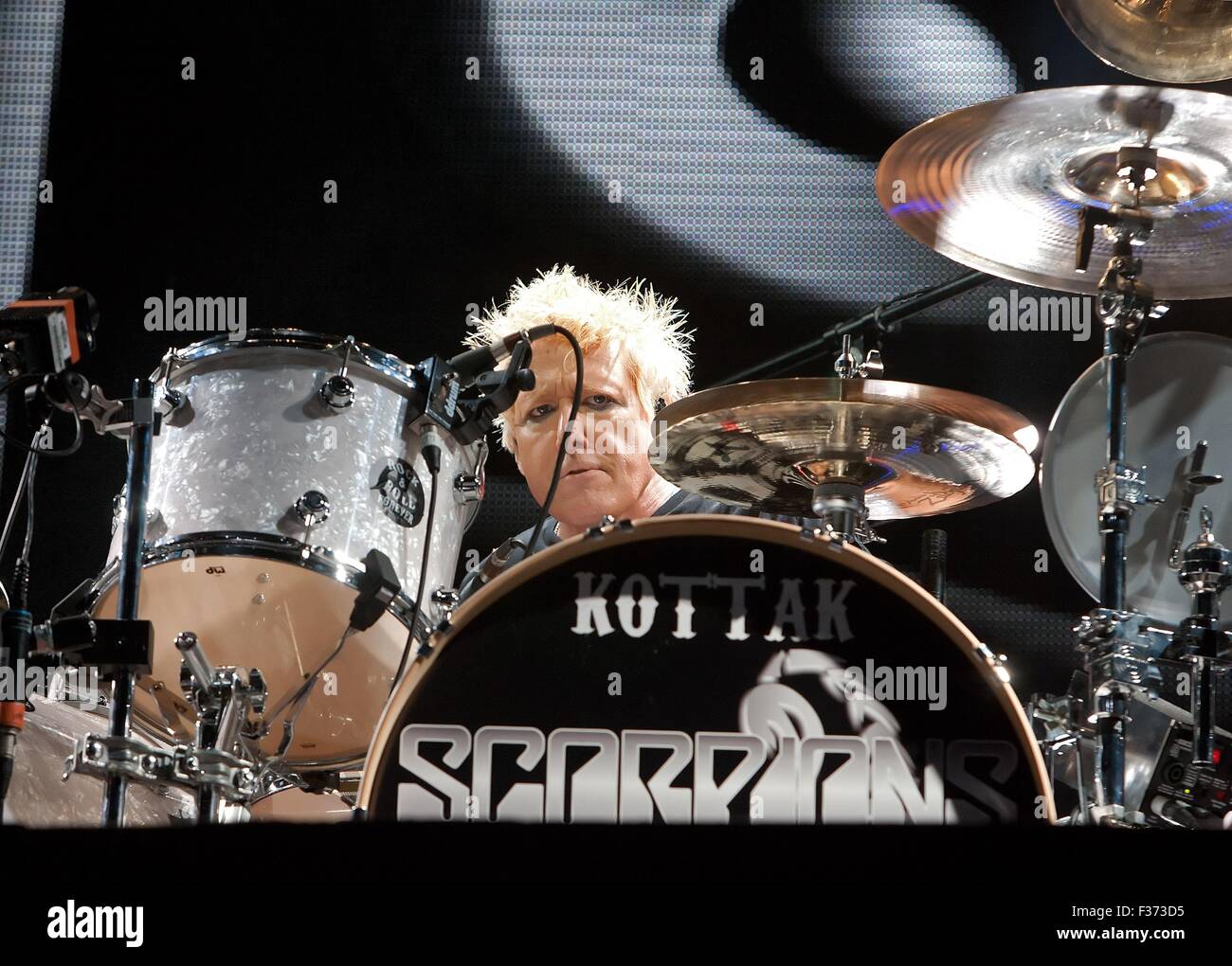 Englewood, Colorado, USA. 29th Sep, 2015. Scorpions Drummer JAMES KOTTAK entertains a packed house at Fiddler's Green Amphitheatre Tuesday evening. Credit:  Hector Acevedo/ZUMA Wire/Alamy Live News Stock Photo