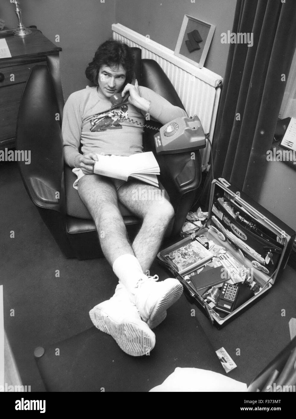 Dec. 29, 1982 - Keeping in touch with the outside world! Barry Sheene relaxing after a tough day of training at his country mansion home in Wisbech, Cambridgeshire. © Keystone Pictures USA/ZUMAPRESS.com/Alamy Live News Stock Photo