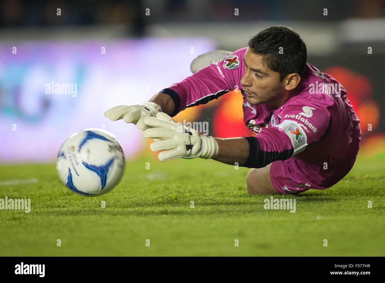 Mexico City, Mexico. 30th Sep, 2015. Cruz Azul's goalkeeper Jesus Corona catches the ball during the match of 2015 Opening Tournament of MX League against Atlas in Mexico City, capital of Mexico, Sept. 30, 2015. © Pedro Mera/Xinhua/Alamy Live News Stock Photo