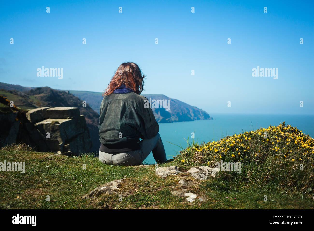 Girl sitting on edge cliff hi-res stock photography and images - Alamy