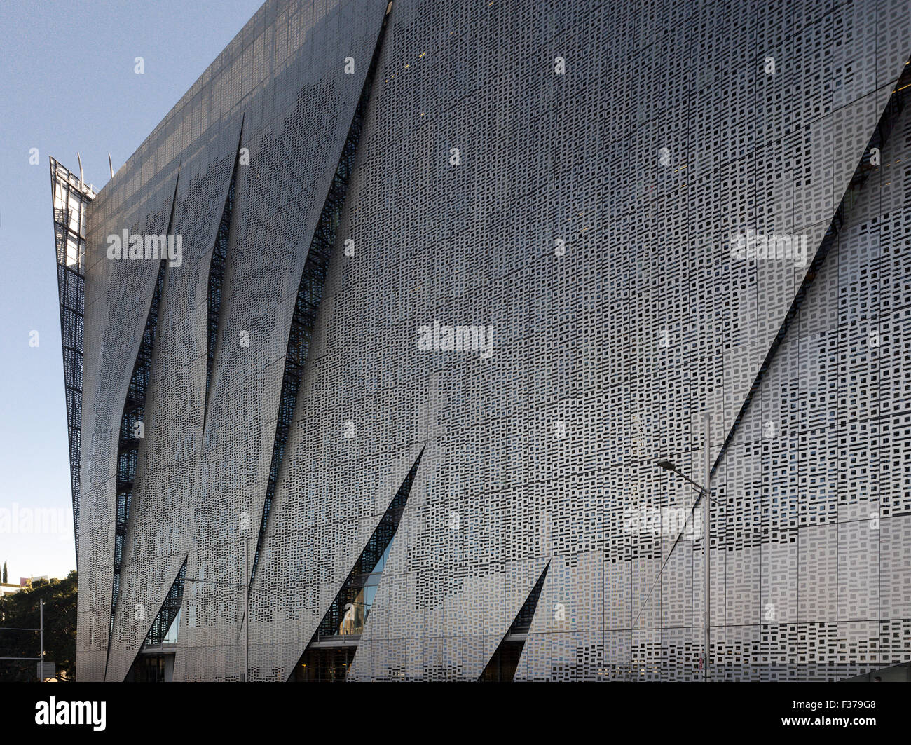Perforated screens of southern elevation. Faculty of Engineering