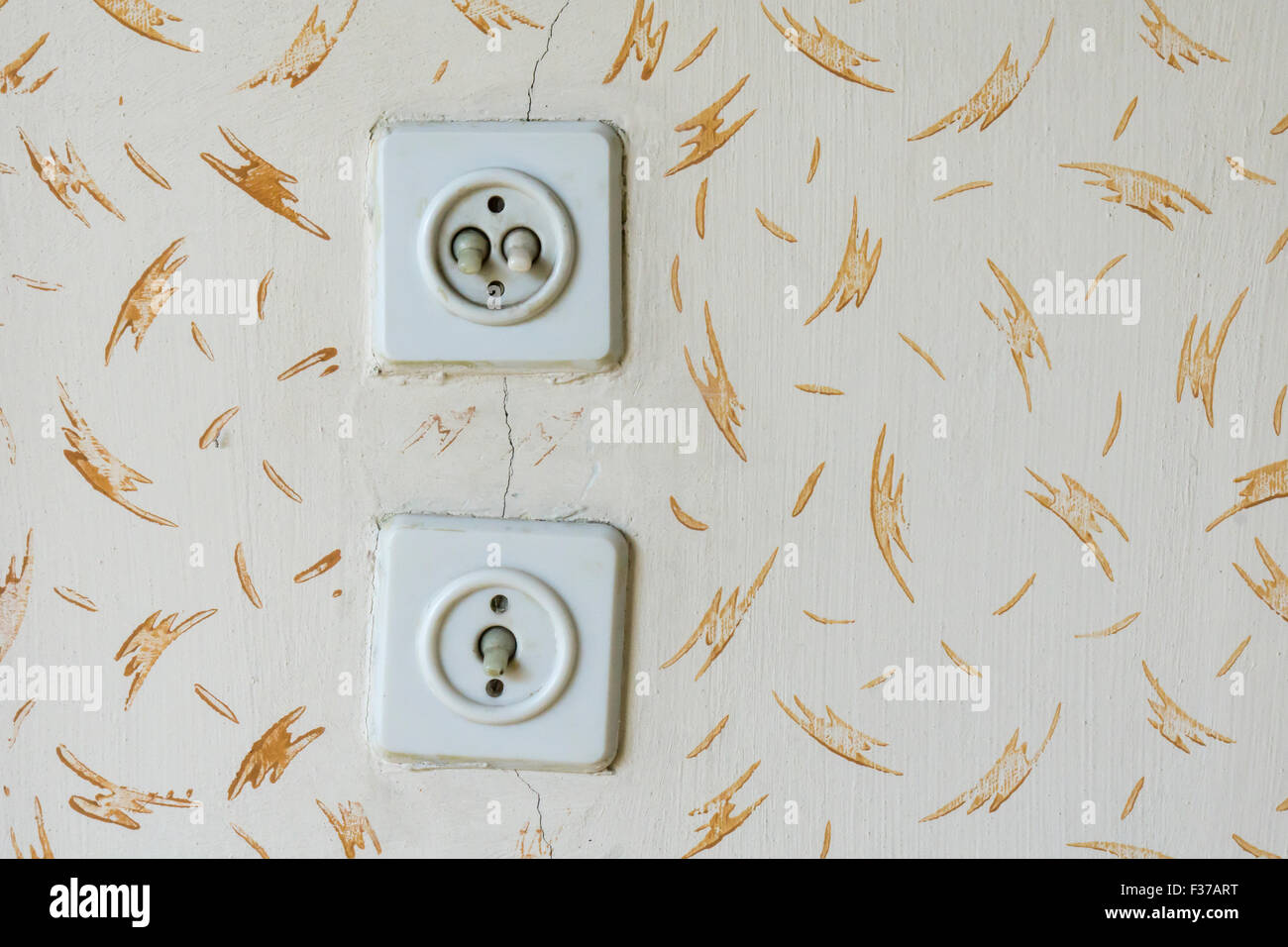 Old fashioned light switch hires stock photography and images Alamy