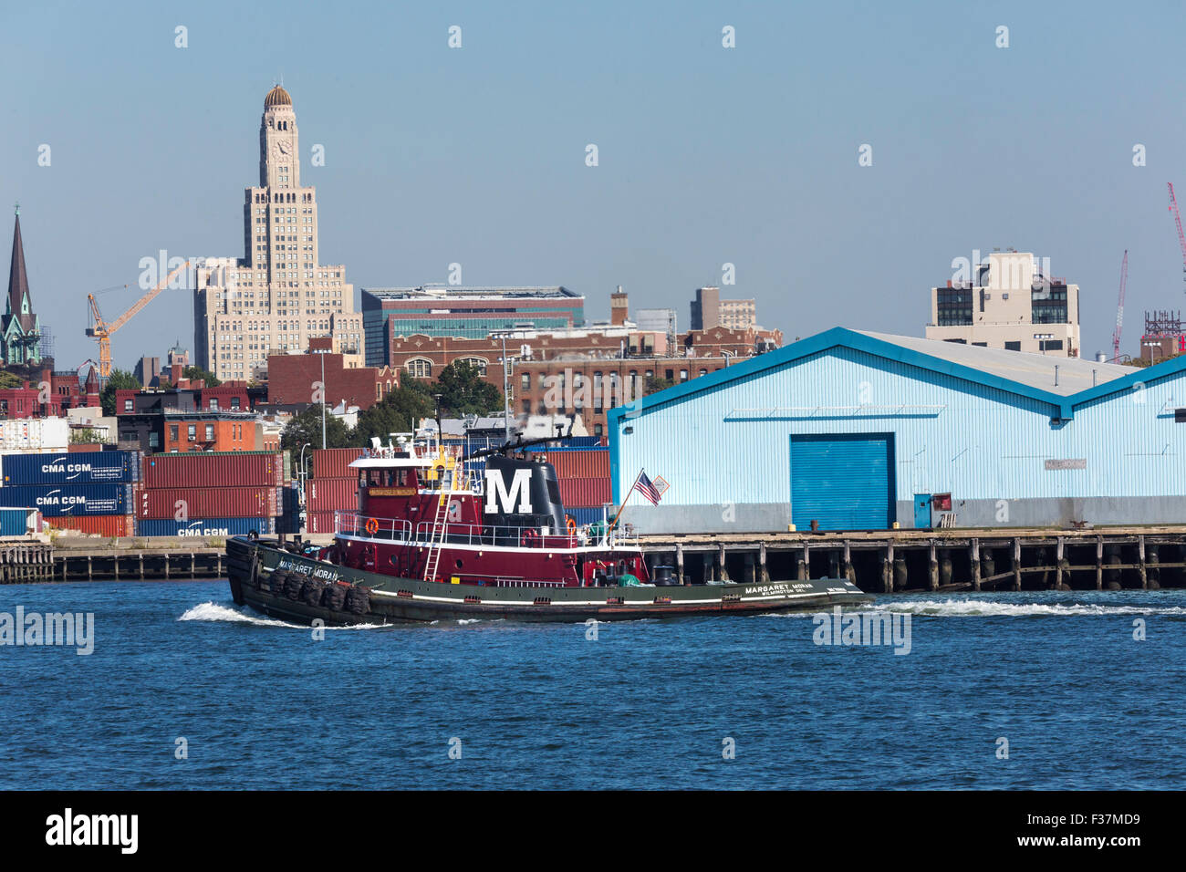 Tugboat Sails in Buttermilk Channel, Red Hook, Brooklyn, NYC, USA Stock