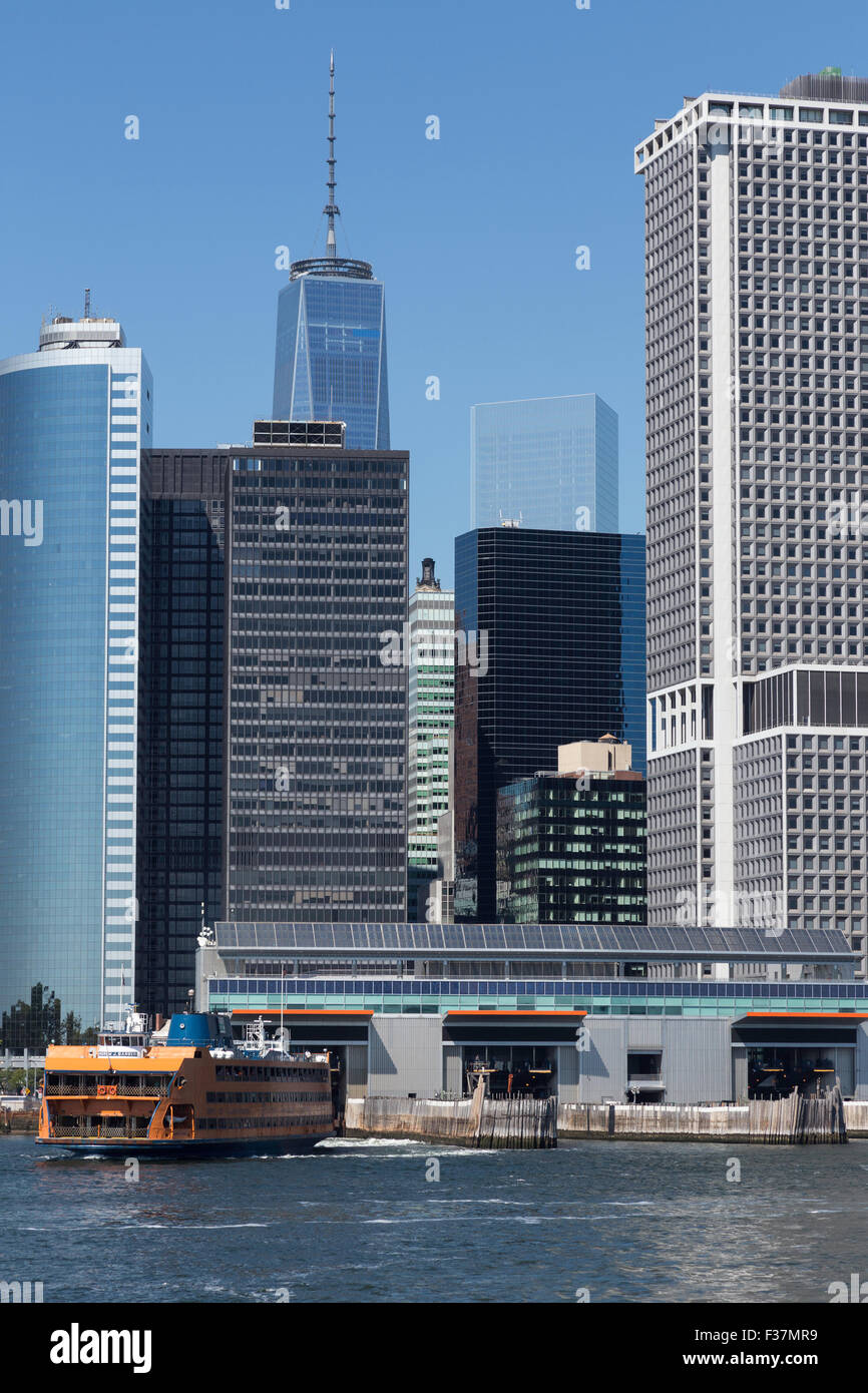 Nyc city skyline towers hi-res stock photography and images - Alamy