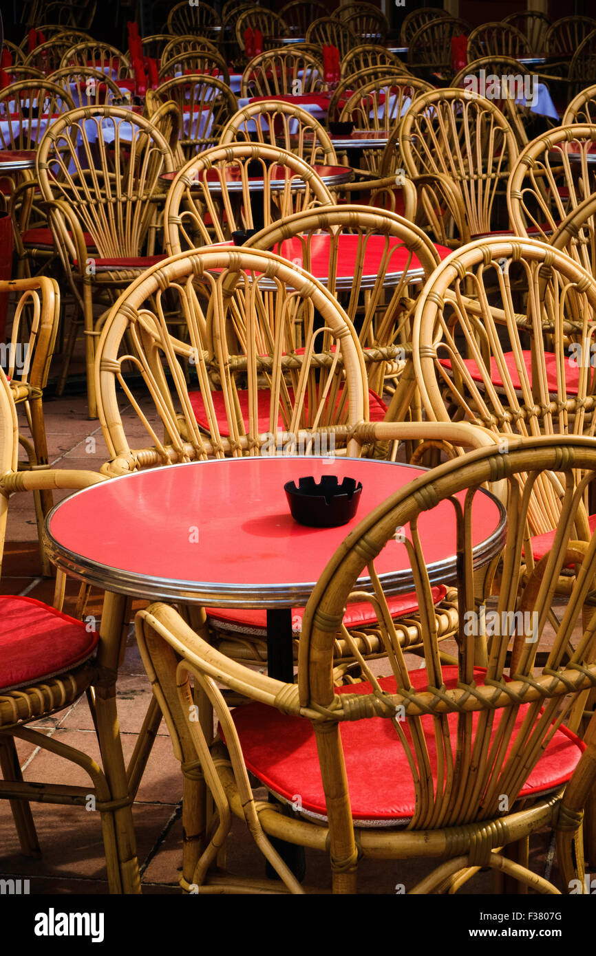 tables and chairs Stock Photo - Alamy