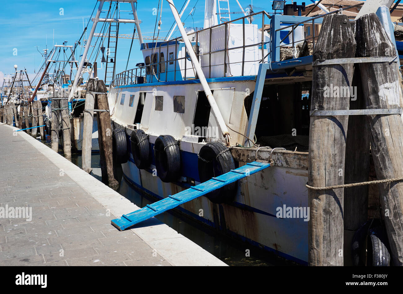 Gang planks hi-res stock photography and images - Alamy