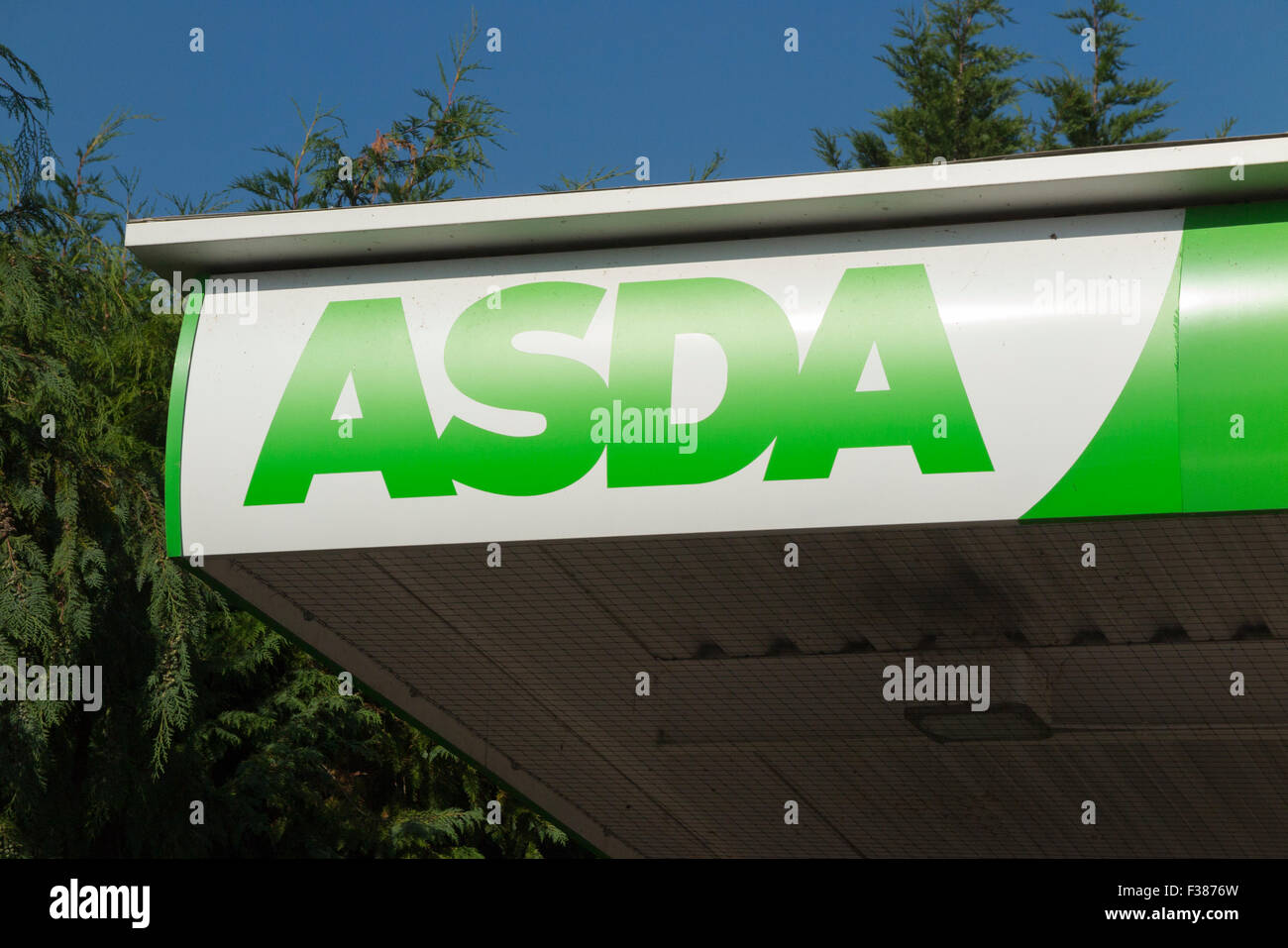 Petrol station signs hi-res stock photography and images - Alamy