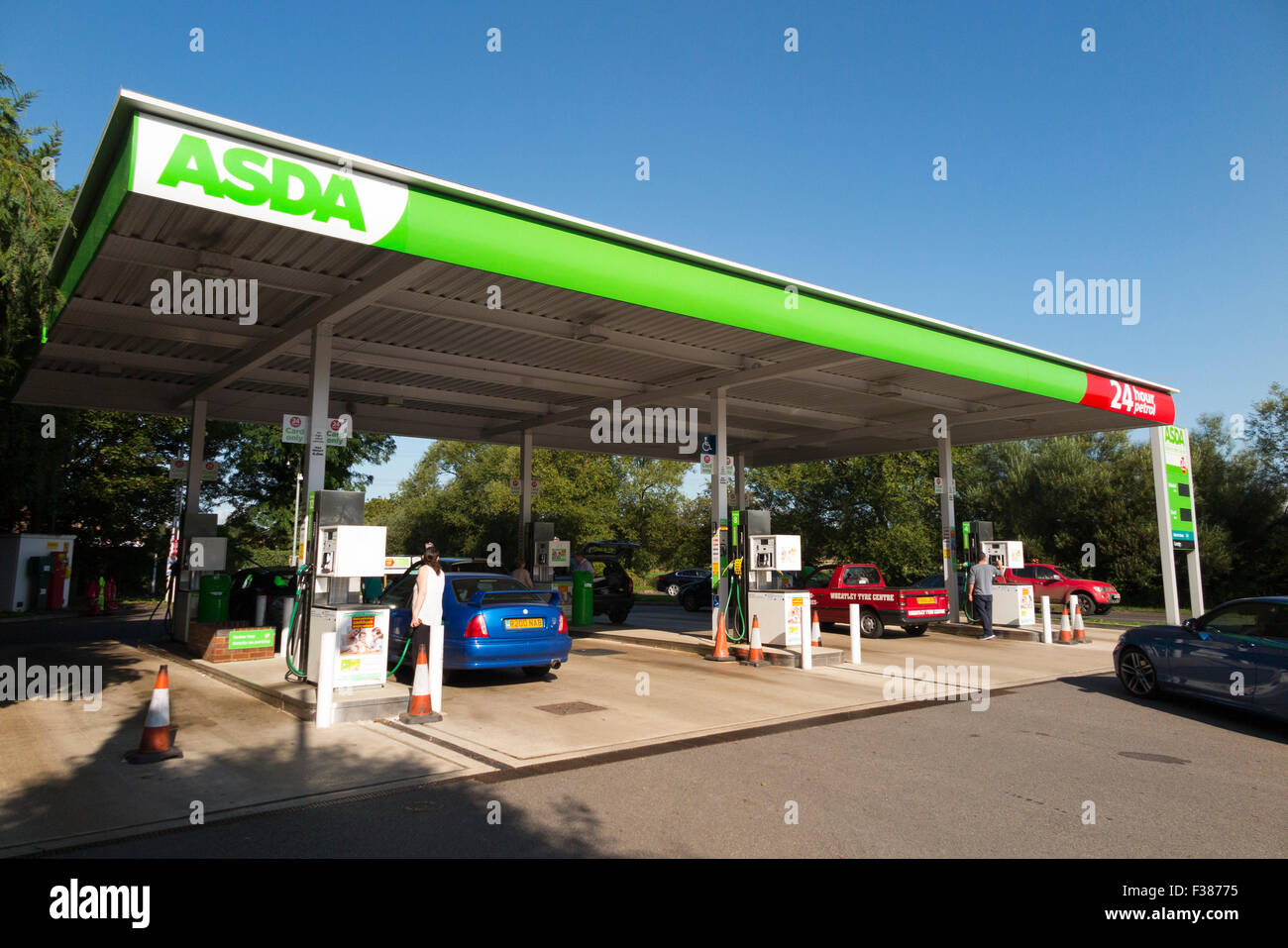 Asda Oxford Wheatley supermarket petrol filling station forecourt outside Oxford, Oxfordshire, UK. Stock Photo