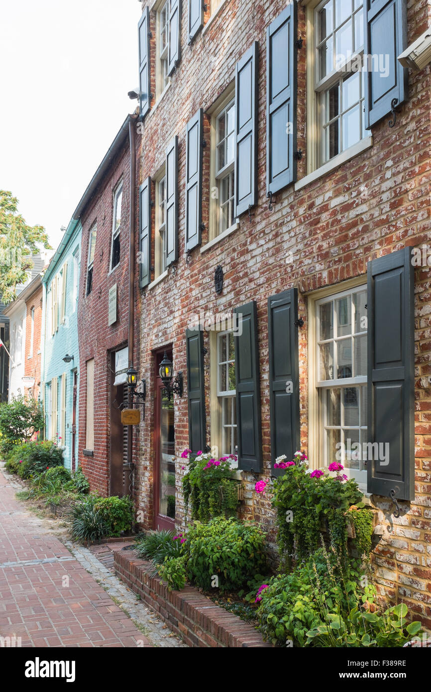 Row of townhouses on the Cleveland and Ohio canal towpath in Georgetown ...