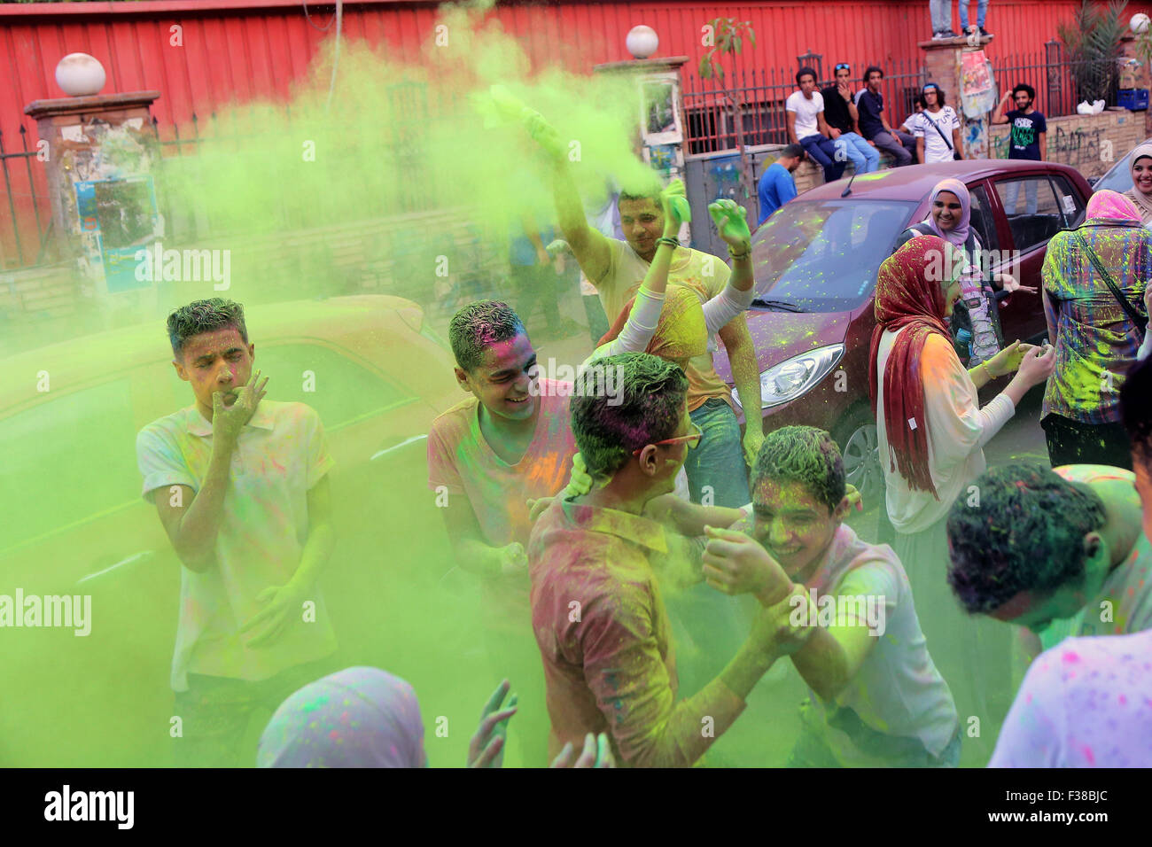 Cairo. 1st Oct, 2015. Egyptians participate in the Festival of Colors in Cairo, Egypt, Oct.1, 2015. Credit:  Ahmed Gomaa/Xinhua/Alamy Live News Stock Photo