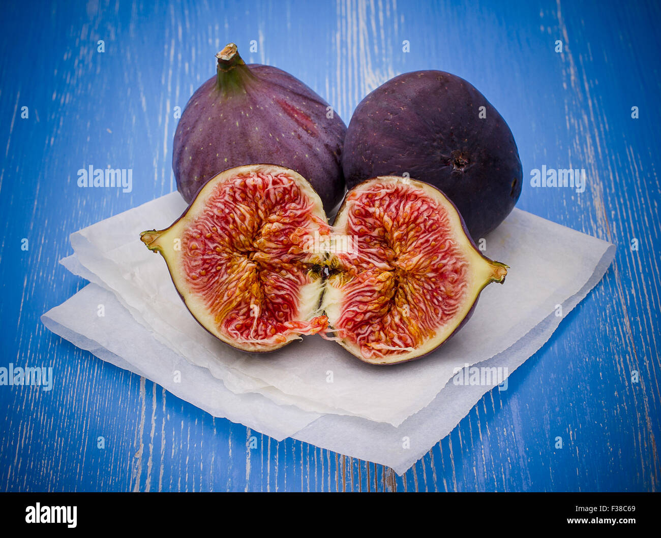 3 Ripe Figs Three ripe figs on baking paper background, close up Stock Photo - Alamy