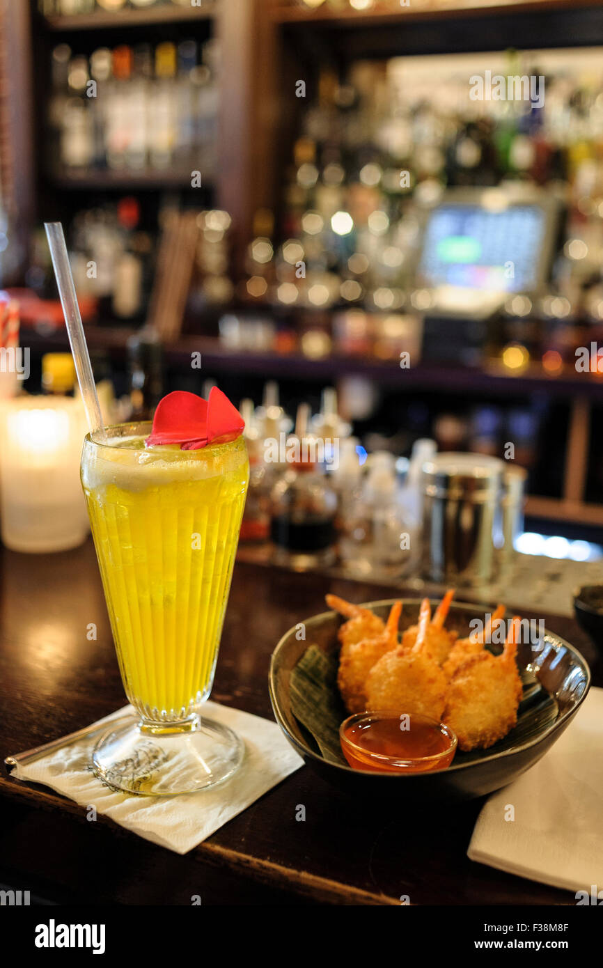 Cocktail bar interior hires stock photography and images Alamy