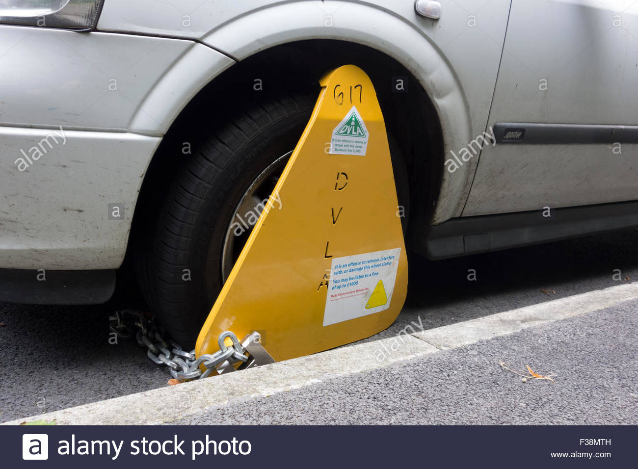 Dvla Wheel Clamp Stock Photos & Dvla Wheel Clamp Stock Images Alamy