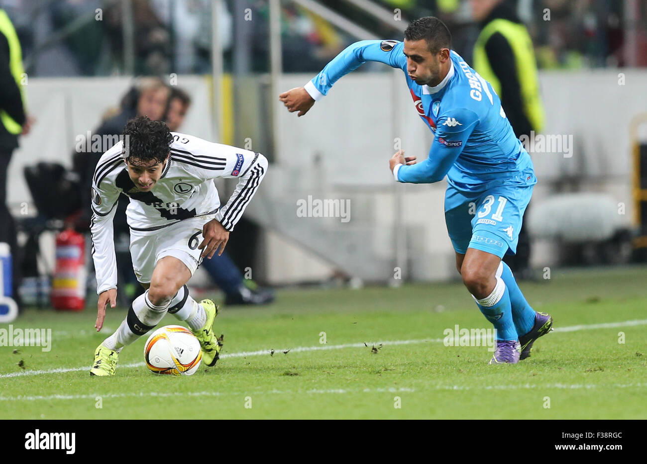 Warsaw Poland 01st Oct 2015 Europa League Group Stages Legia Warsaw Versus Sc Napoli Guilherme Legia Faouzi Ghoulam Napoli Credit Action Plus Sports Alamy Live News Stock Photo Alamy