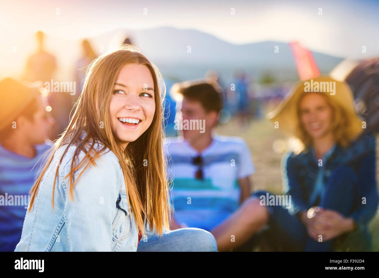 Teens together group hi-res stock photography and images - Alamy