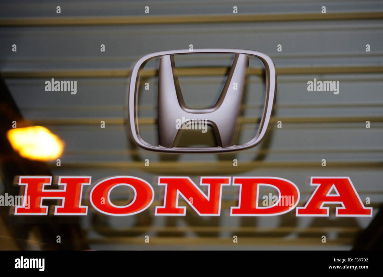 Honda logo hi-res stock photography and images - Alamy
