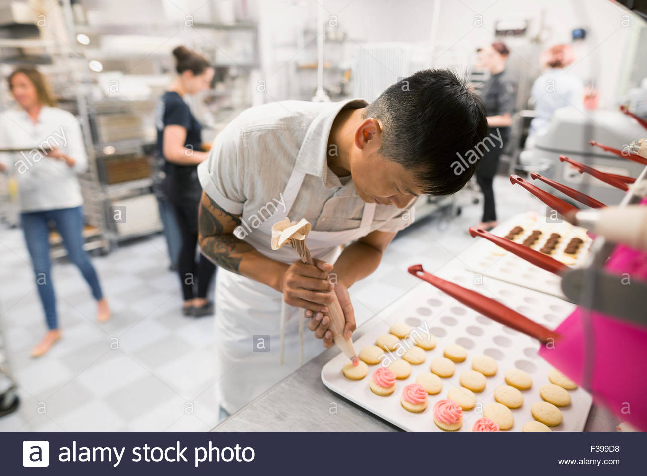 Pastry Chef Stock Photos & Pastry Chef Stock Images Alamy