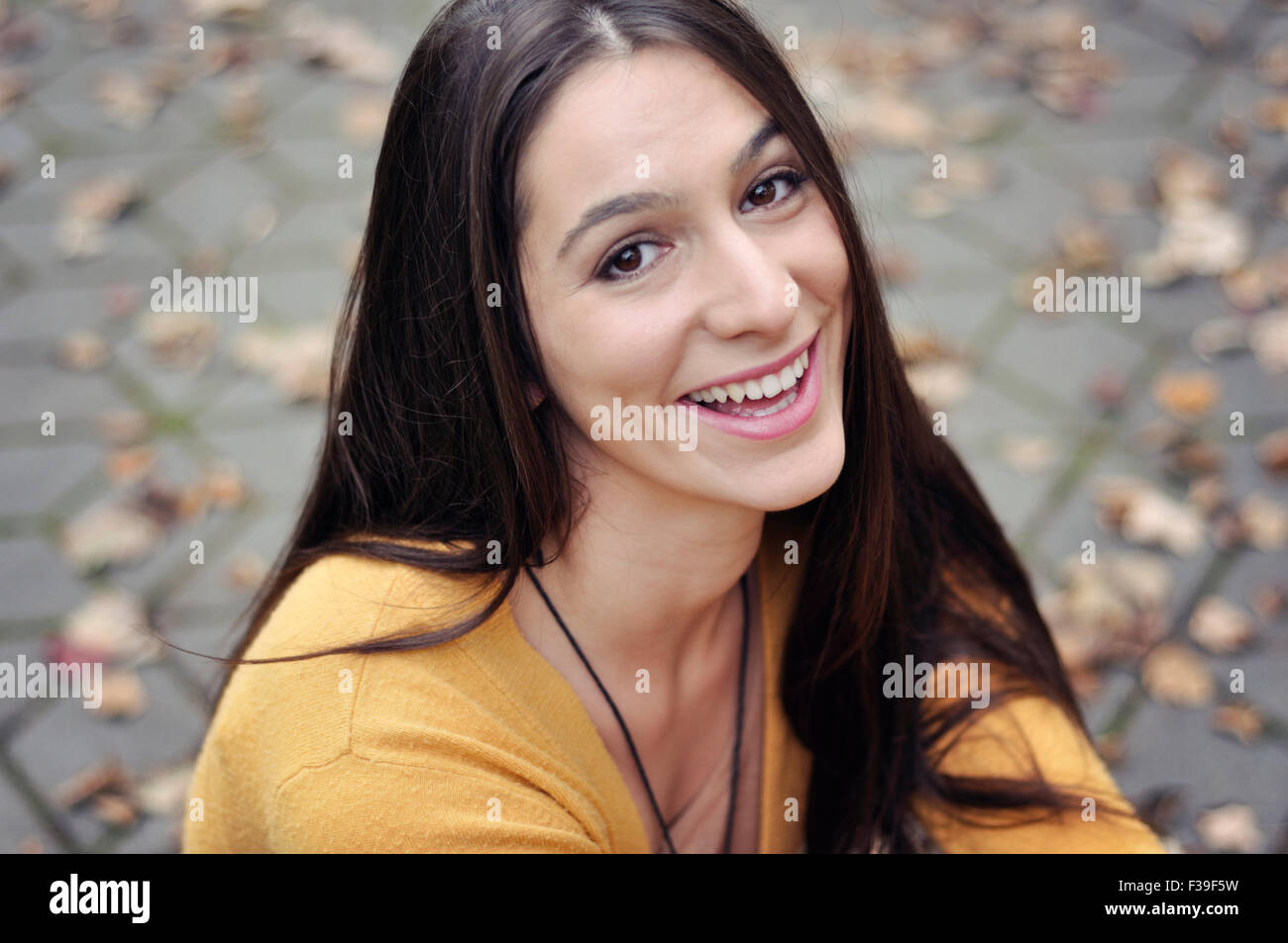 Portrait of a smiling young woman Stock Photo - Alamy
