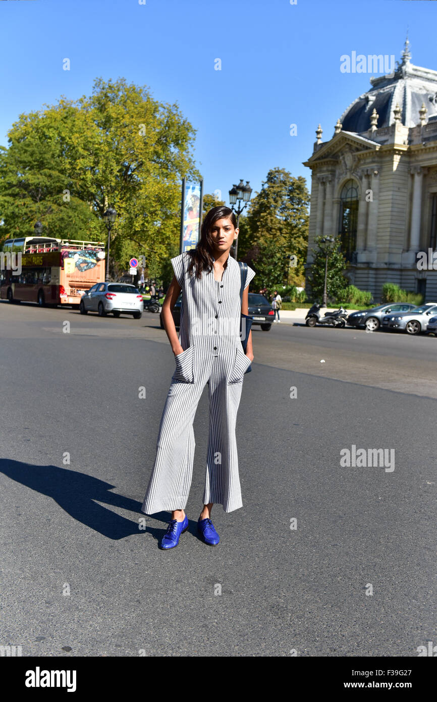 Hadassa Lima posing before the Guy Laroche show during Paris Fashion Week - Sept 30, 2015 - Photo: Runway Manhattan/Celine Gaille ***For Editorial Use Only*** Mindesthonorar 50,- EUR/Minimum Fee 50,- EUR/picture alliance Stock Photo