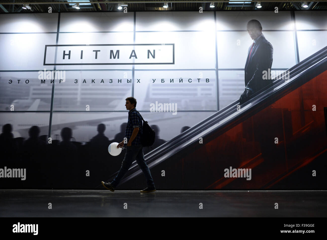 Krasnogorsk, Russia. 2nd Oct, 2015. A man passes by the stand of Hitman game during the ComicCon Russia exhibition in Krasnogorsk, Russia, Oct. 2, 2015. The three-day ComicCon exhibition kicked off here on Friday. © Pavel Bednyakov/Xinhua/Alamy Live News Stock Photo