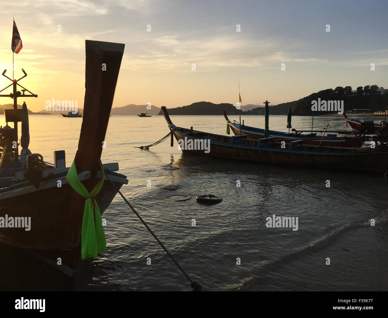 Beach beauty boat sunset hi-res stock photography and images - Alamy