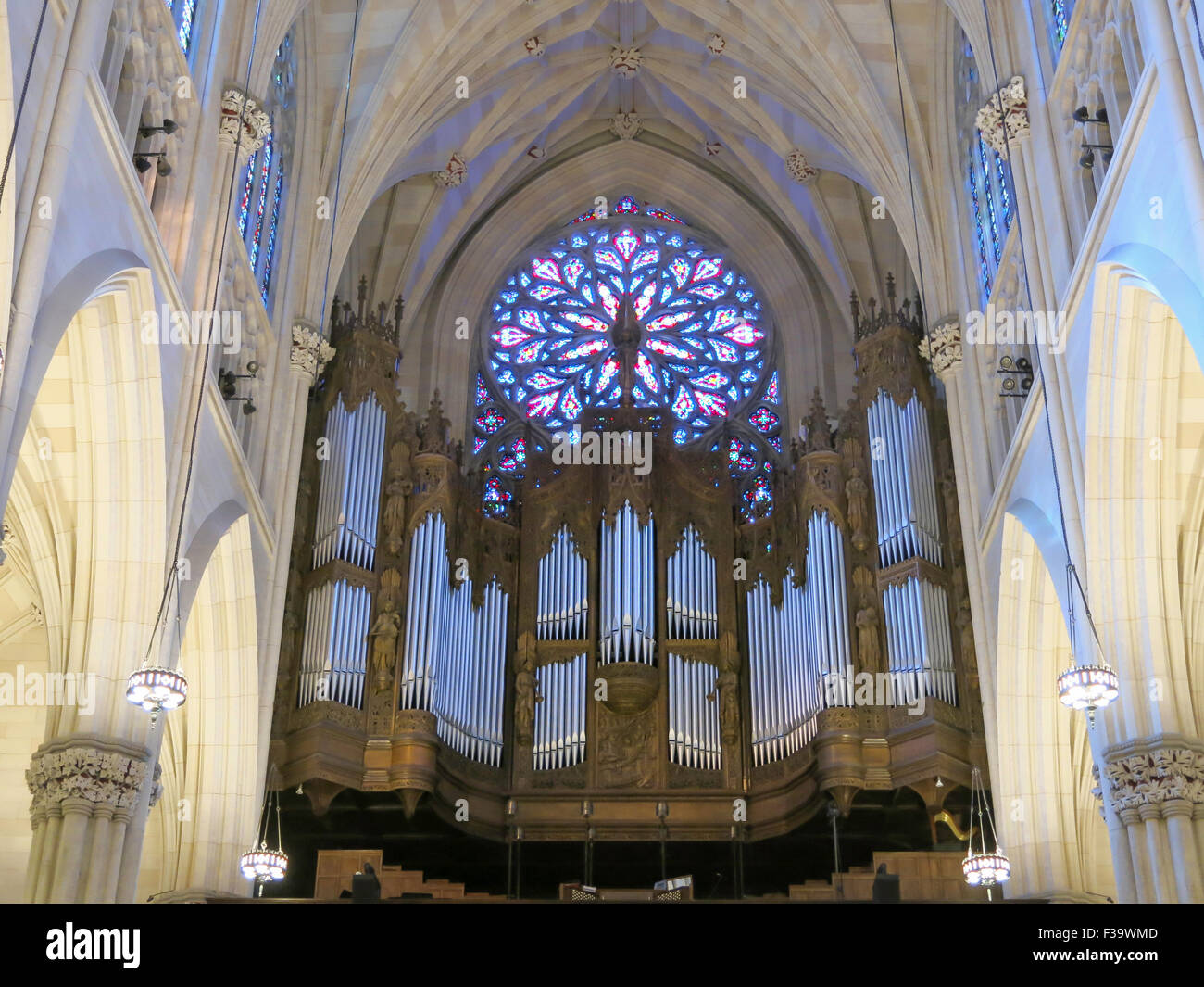 St patrick cathedral new york organ hi-res stock photography and images ...
