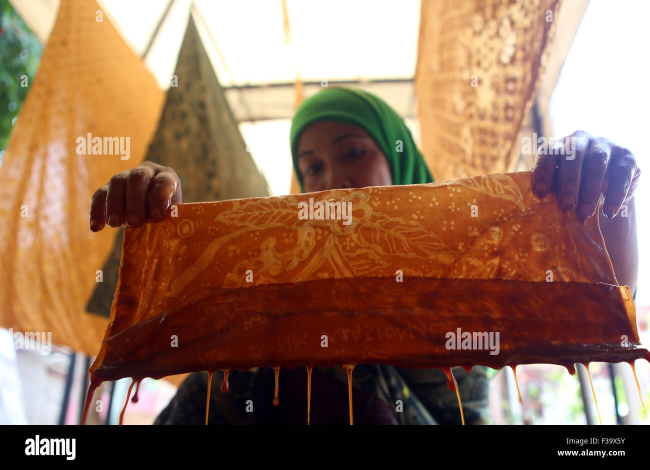 Commemorate National Batik Day, October 2, 2015, House Palbatu batik workshops where participants can learn batik with the aim of preserving the love batik and batik as a world cultural heritage. © Denny Pohan/Alamy Live News Stock Photo