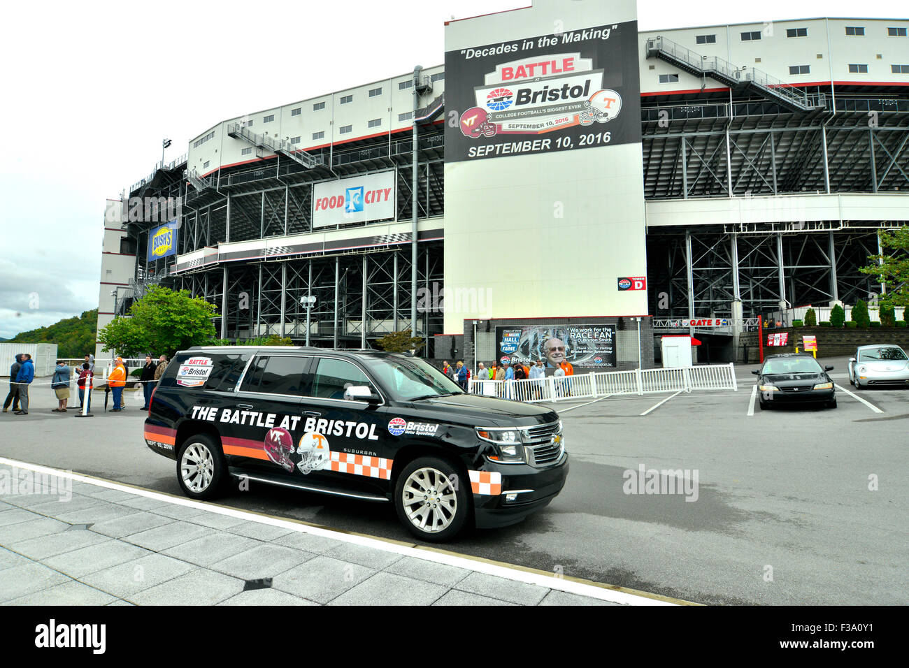 Bristol, Tennessee, USA. 2nd October, 2015. Fans line up to buy Battle of Bristol tickets at Bristol Motor Speedway. This will be the largest college football game ever. Credit:  John Cornelius/Alamy Live News Stock Photo